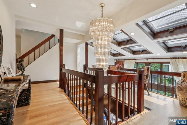 1060 Briar Way, Fort Lee, NJ 07024
