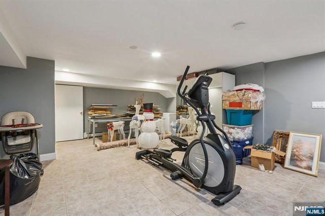 1060 Briar Way, Fort Lee, NJ 07024