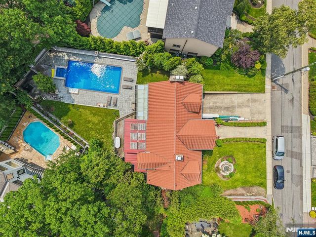 1060 Briar Way, Fort Lee, NJ 07024