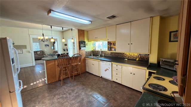 605 E Caddo Street, Cleveland, OK 74020