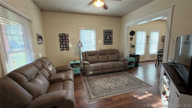 605 E Caddo Street, Cleveland, OK 74020