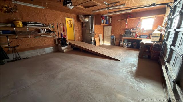 605 E Caddo Street, Cleveland, OK 74020