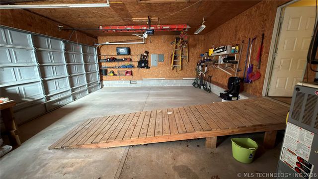 605 E Caddo Street, Cleveland, OK 74020