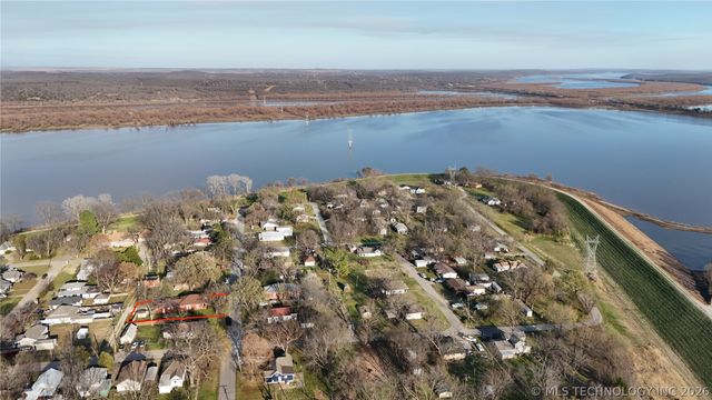 605 E Caddo Street, Cleveland, OK 74020