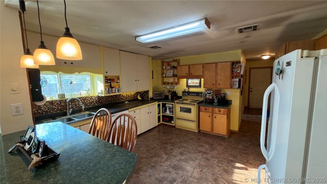 605 E Caddo Street, Cleveland, OK 74020