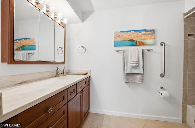 2476 Orchid Bay DR 103, Naples, FL 34109