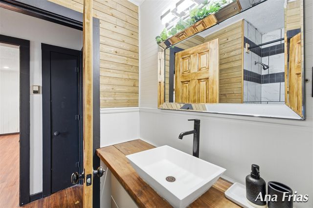 3755 Jefferson Avenue, Wyoming, MI 49548