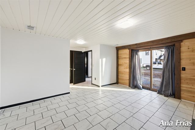 3755 Jefferson Avenue, Wyoming, MI 49548