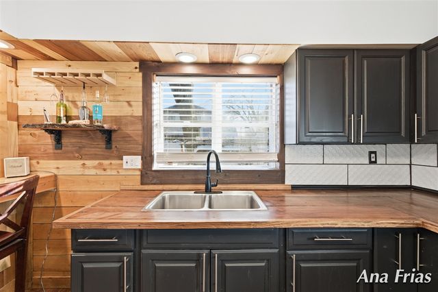 3755 Jefferson Avenue, Wyoming, MI 49548