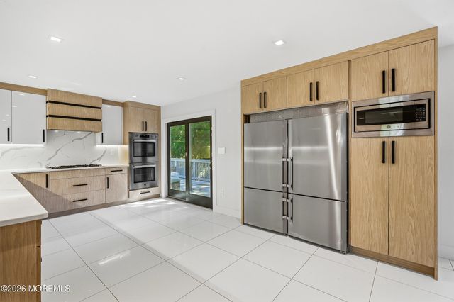 8 Heath Street, Eatontown, NJ 07724