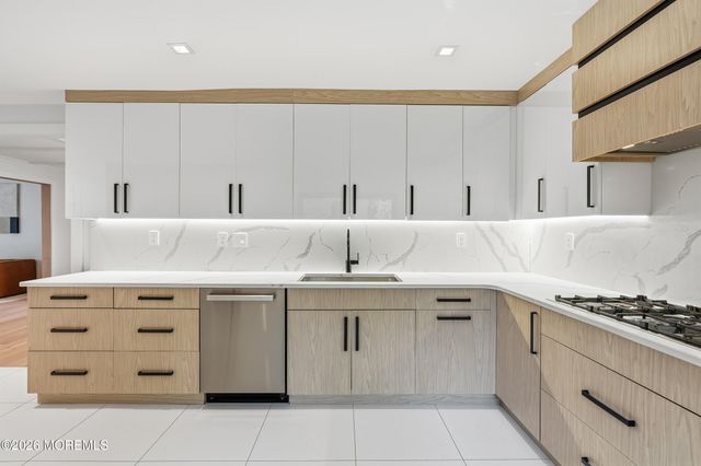 8 Heath Street, Eatontown, NJ 07724
