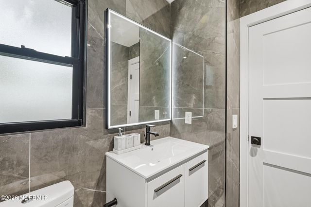 8 Heath Street, Eatontown, NJ 07724