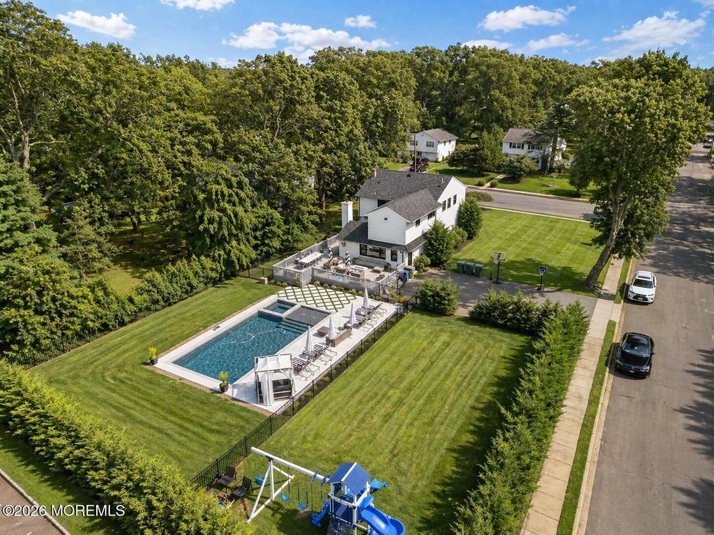 8 Heath Street, Eatontown, NJ 07724