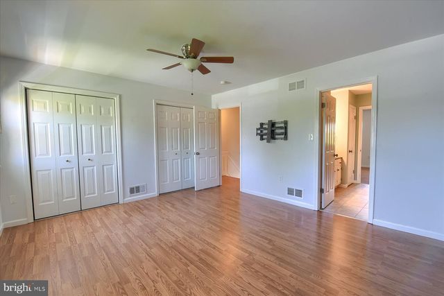 2 FAIRFAX VLG S, Harrisburg, PA 17112