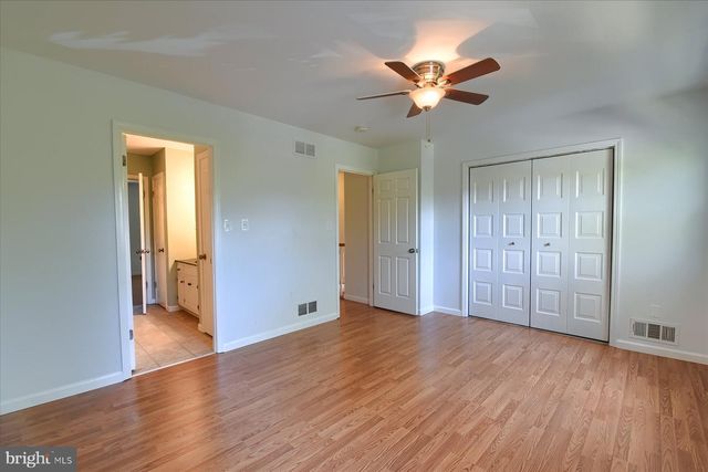 2 FAIRFAX VLG S, Harrisburg, PA 17112