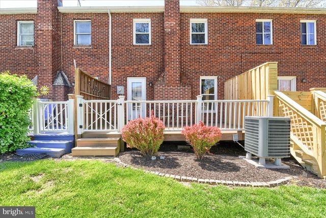 2 FAIRFAX VLG S, Harrisburg, PA 17112