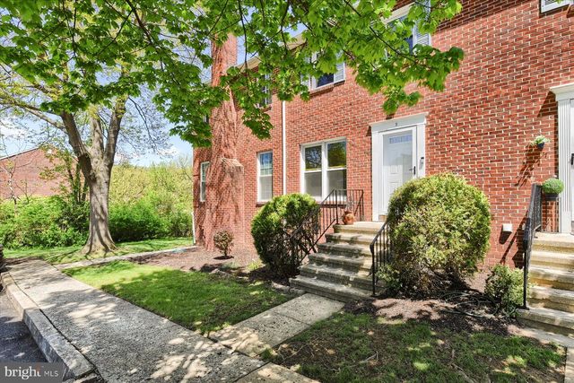 2 FAIRFAX VLG S, Harrisburg, PA 17112