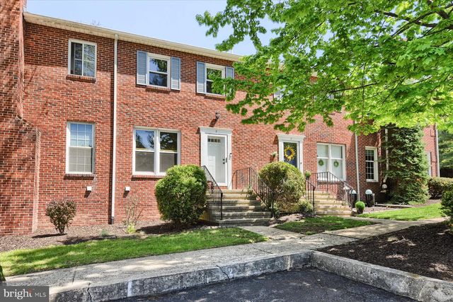 2 FAIRFAX VLG S, Harrisburg, PA 17112