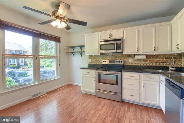 2 FAIRFAX VLG S, Harrisburg, PA 17112