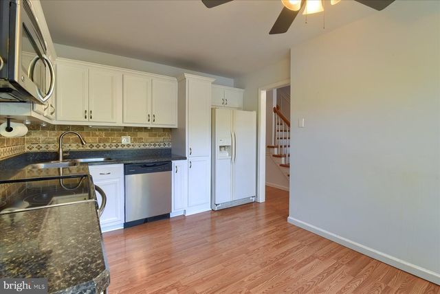 2 FAIRFAX VLG S, Harrisburg, PA 17112