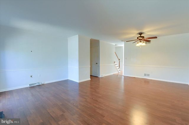 2 FAIRFAX VLG S, Harrisburg, PA 17112