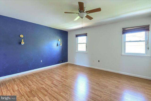 2 FAIRFAX VLG S, Harrisburg, PA 17112