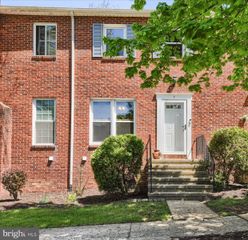 2 FAIRFAX VLG S, Harrisburg, PA 17112