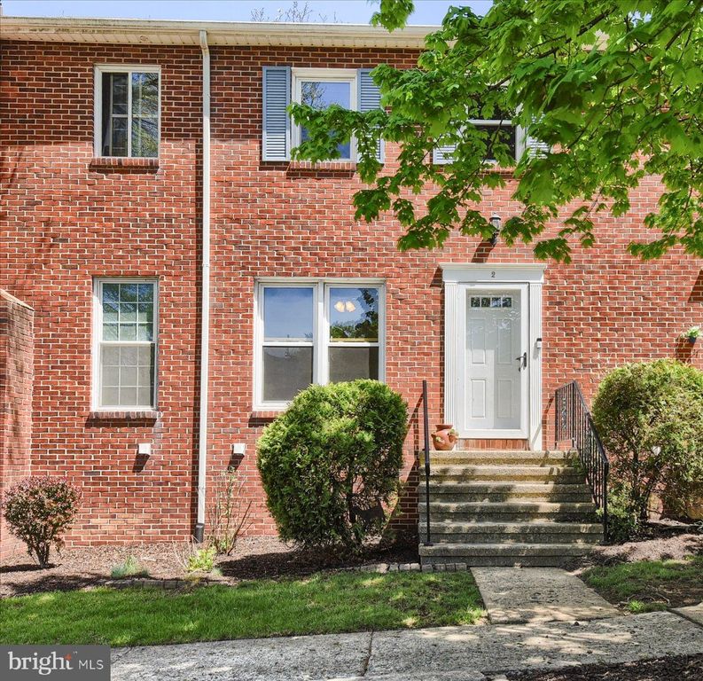 2 FAIRFAX VLG S, Harrisburg, PA 17112
