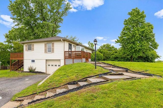 505 NW 82nd Street, Kansas City, MO 64118