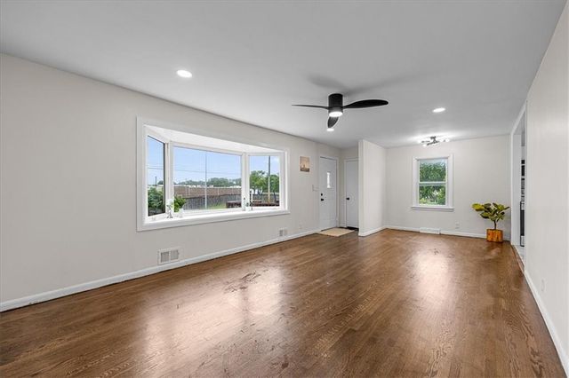 505 NW 82nd Street, Kansas City, MO 64118