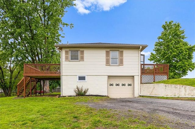 505 NW 82nd Street, Kansas City, MO 64118