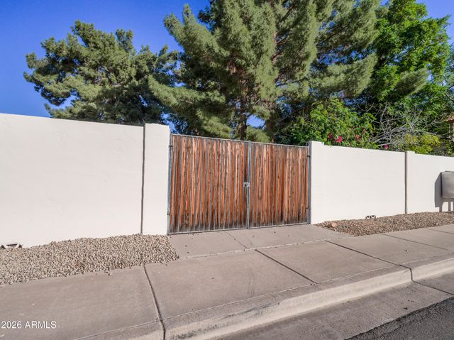 4889 W CARLA VISTA Court, Chandler, AZ 85226