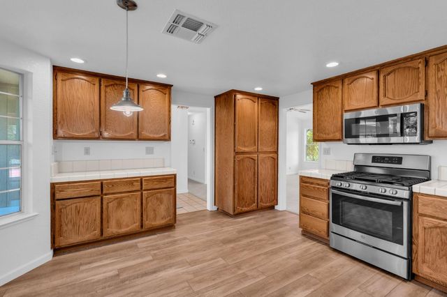 1612 Alnwick Dr, Roseville, CA 95747