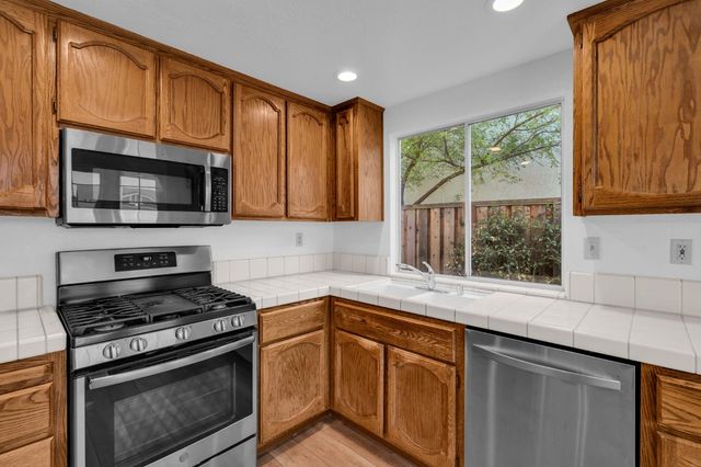 1612 Alnwick Dr, Roseville, CA 95747