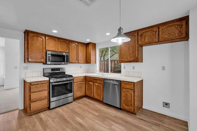 1612 Alnwick Dr, Roseville, CA 95747