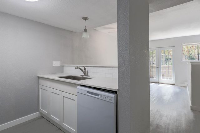 1600 West Ave 6, Austin, TX 78701