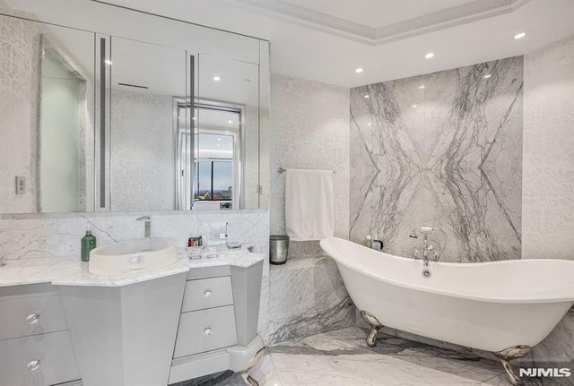 1512 Palisade Avenue 20AR-PH, Fort Lee, NJ 07024