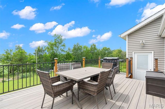 4748 Hilltop Drive, Washington, MO 63090
