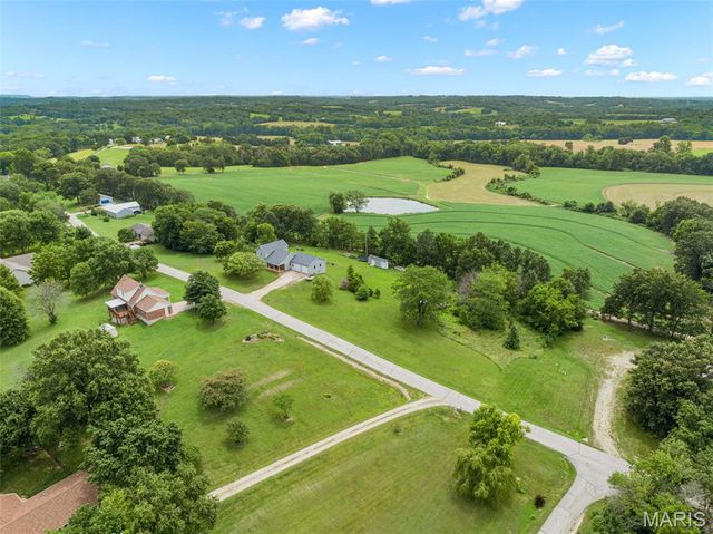 4748 Hilltop Drive, Washington, MO 63090