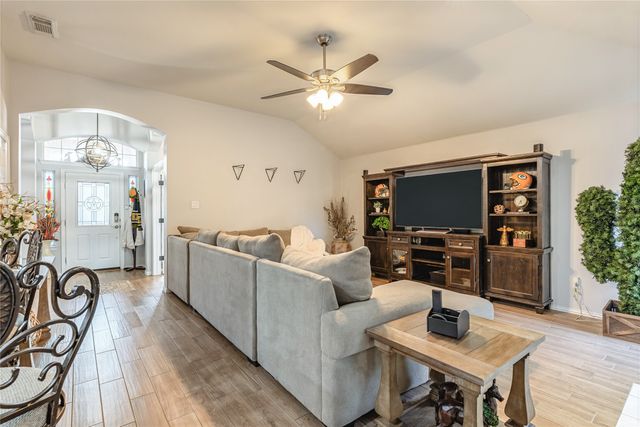 4017 Azalea Drive, Haltom City, TX 76137