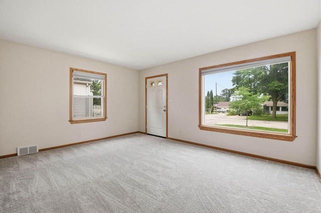 2023 E Tripoli AVENUE, Saint Francis, WI 53235