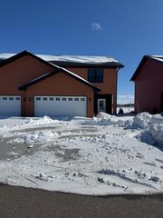 807 Viburnum Street, Belle Plaine, MN 56011