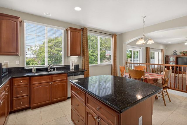 829 Hildebrand Cir, Folsom, CA 95630