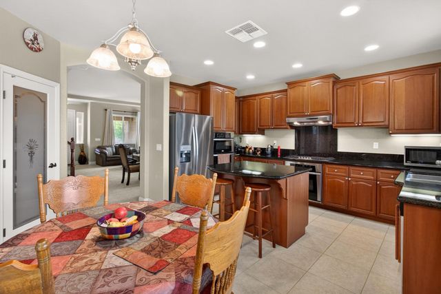 829 Hildebrand Cir, Folsom, CA 95630