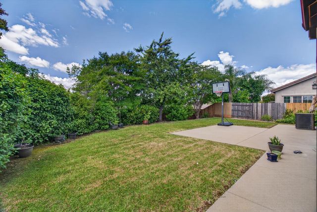 829 Hildebrand Cir, Folsom, CA 95630