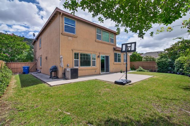 829 Hildebrand Cir, Folsom, CA 95630