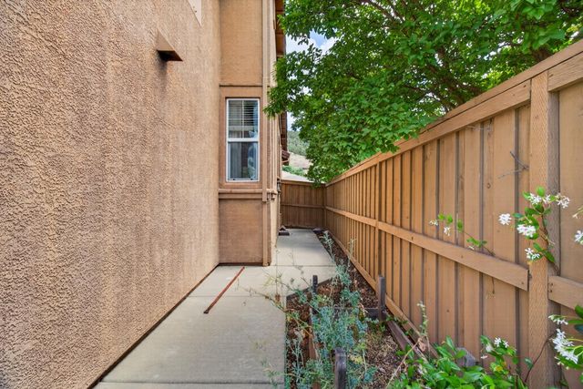 829 Hildebrand Cir, Folsom, CA 95630