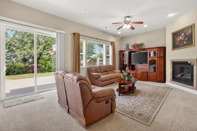 829 Hildebrand Cir, Folsom, CA 95630
