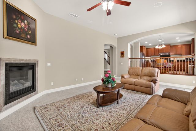 829 Hildebrand Cir, Folsom, CA 95630