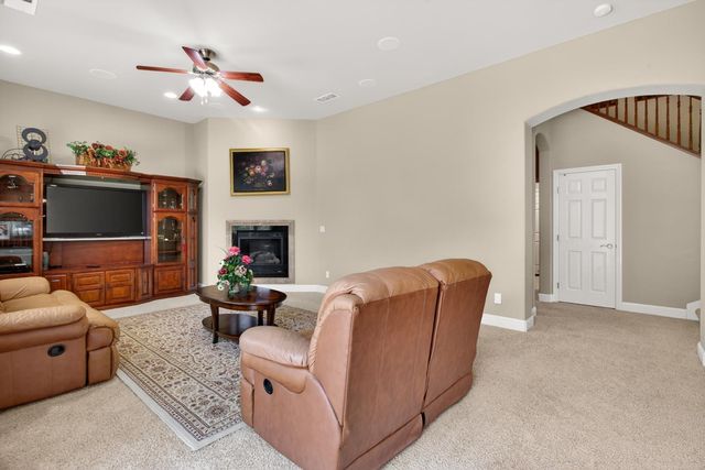 829 Hildebrand Cir, Folsom, CA 95630